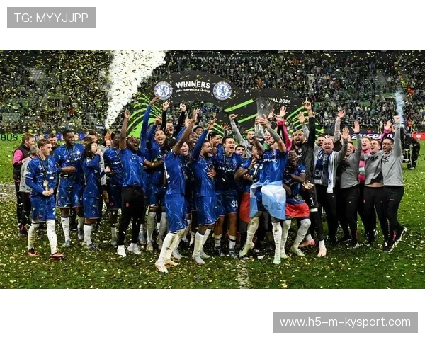 东西方球队硬碰硬，赛场氛围愈加紧张，东西方对决